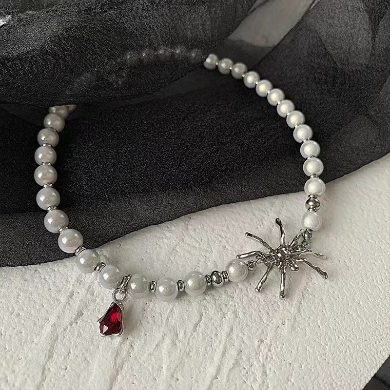 Premium feeling spider pearl necklace