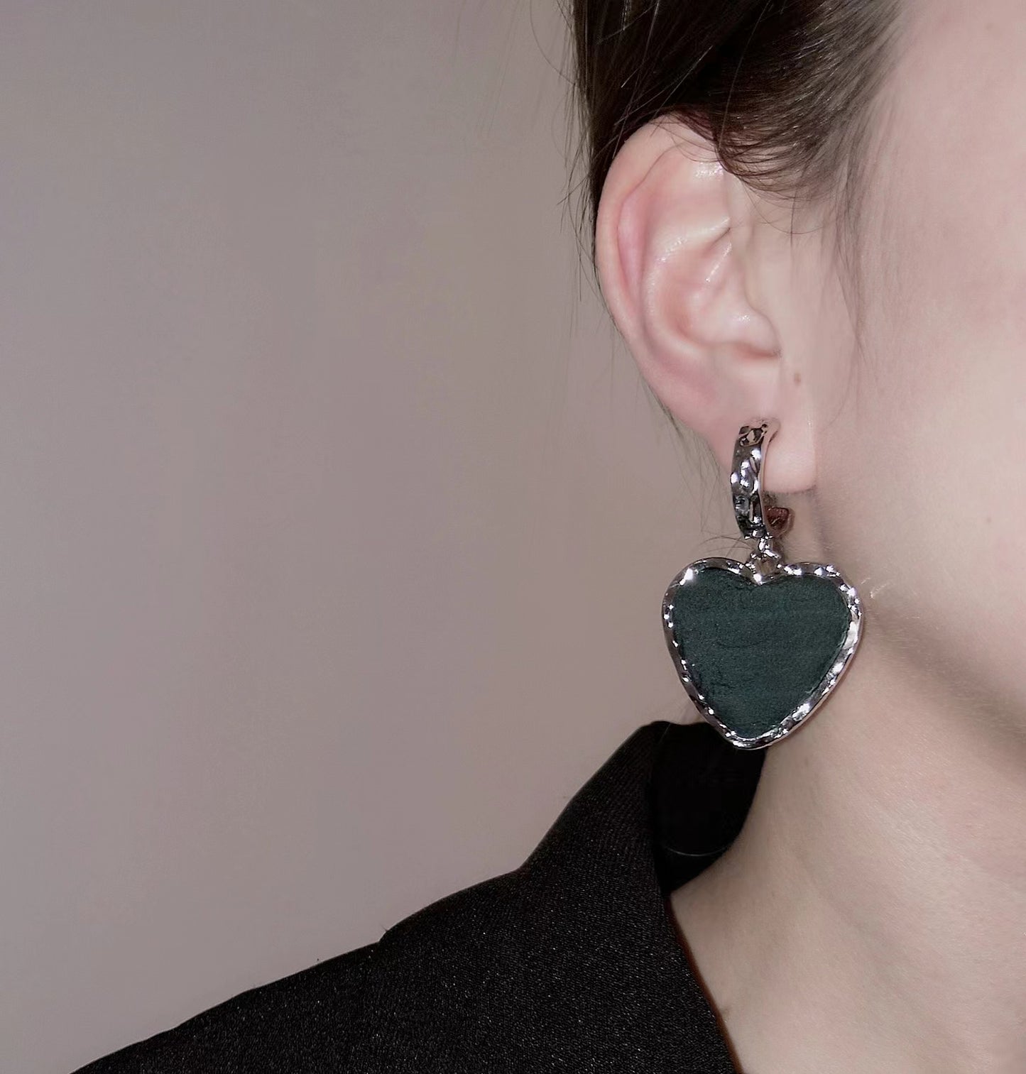French high-grade pleated fabric art love metal earrings