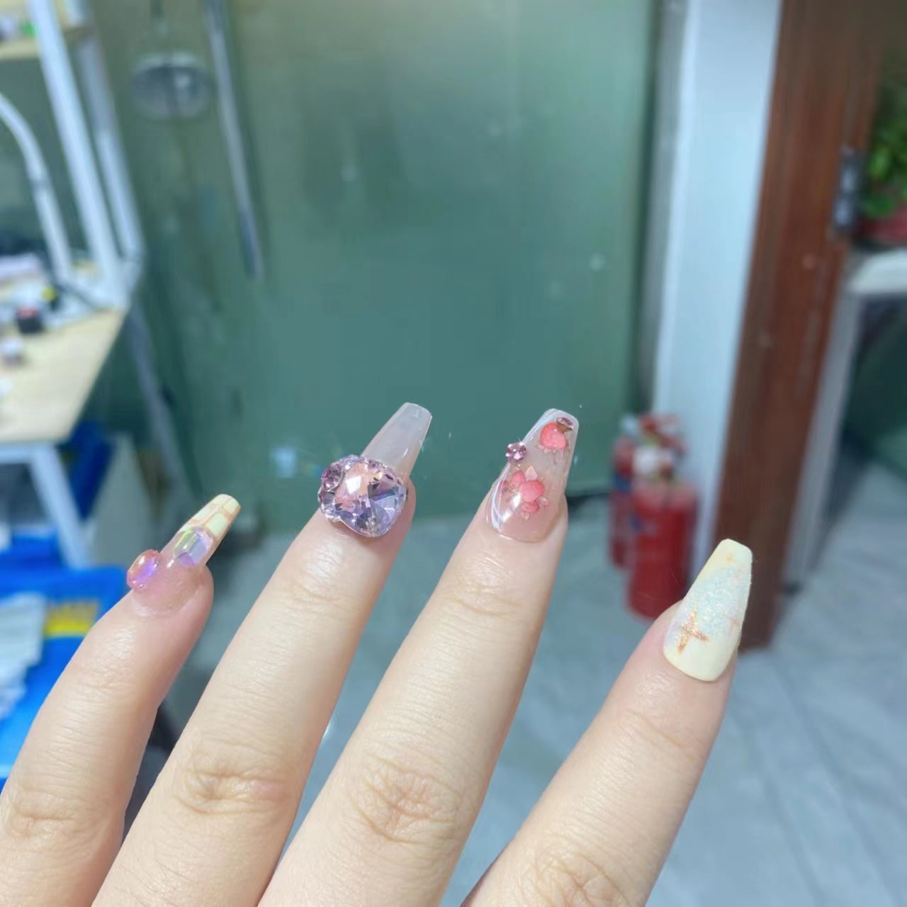 Customized nails with a high sense of taste, hand-painted design nails