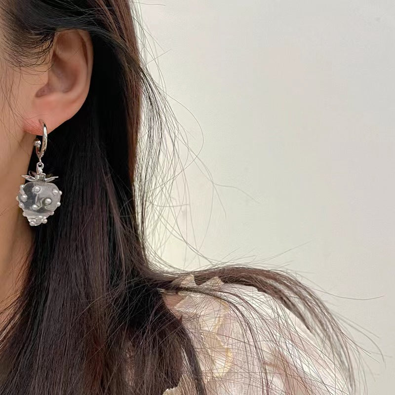 Fruit strawberry earrings clear color pearl mori super fairy niche design earrings