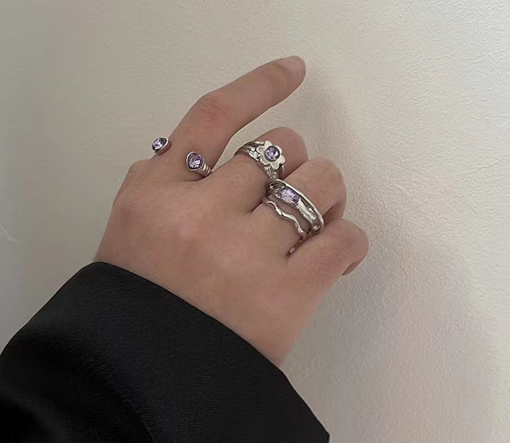 Purple irregular metal small flower diamond ring