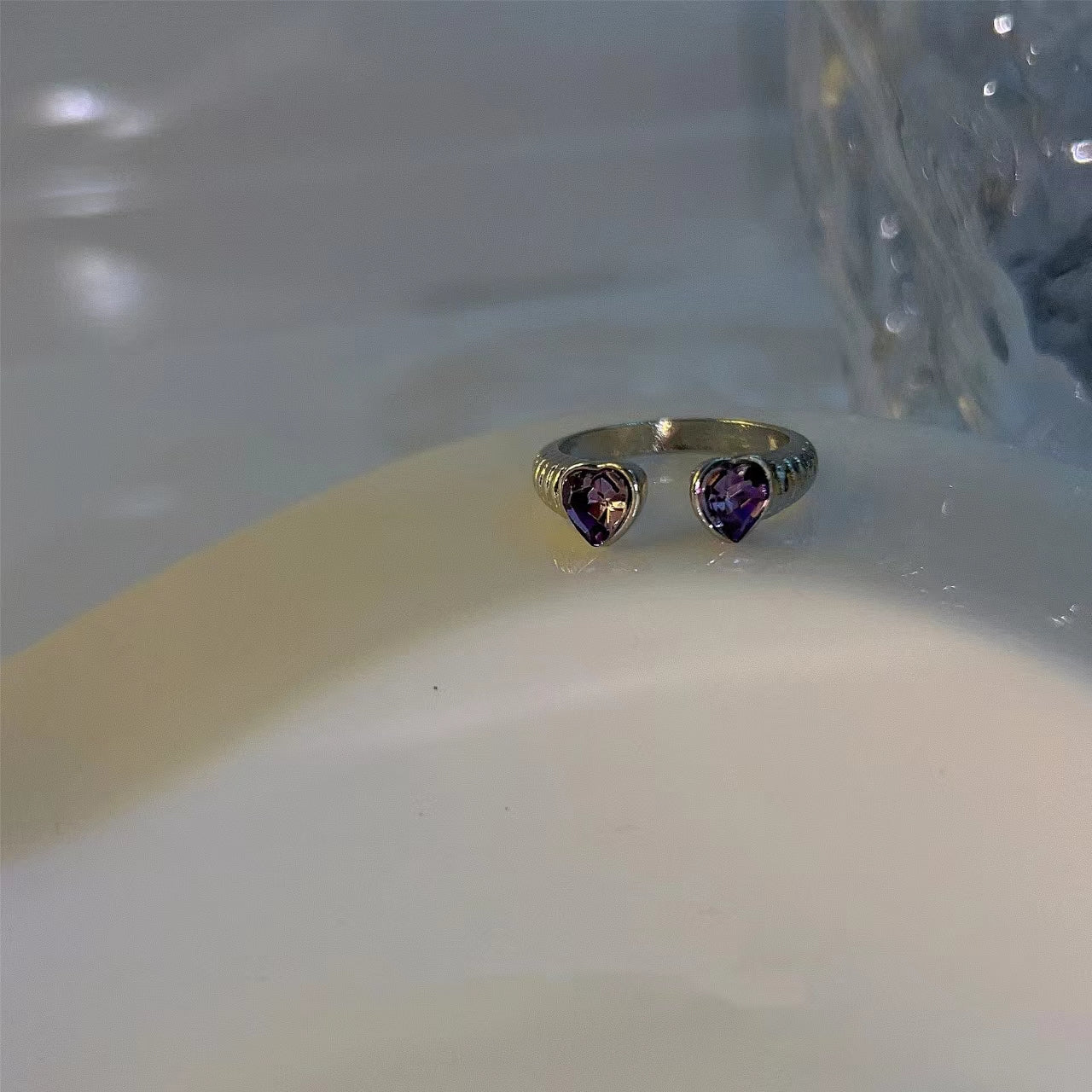 Purple irregular metal small flower diamond ring