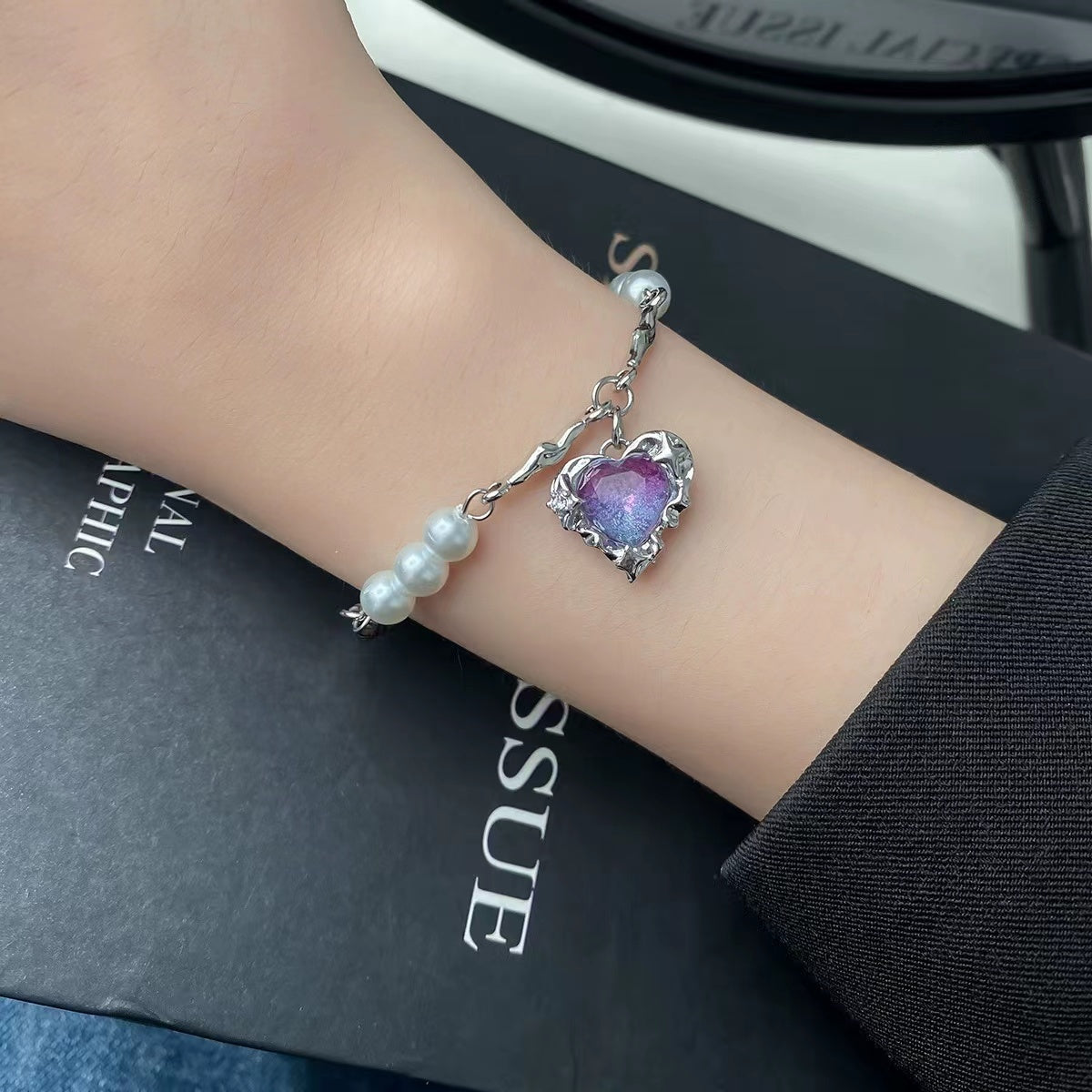 Fashion personality purple love stitching pearl bracelet female light luxury ins niche design sweet cool wind net red hand jewelry