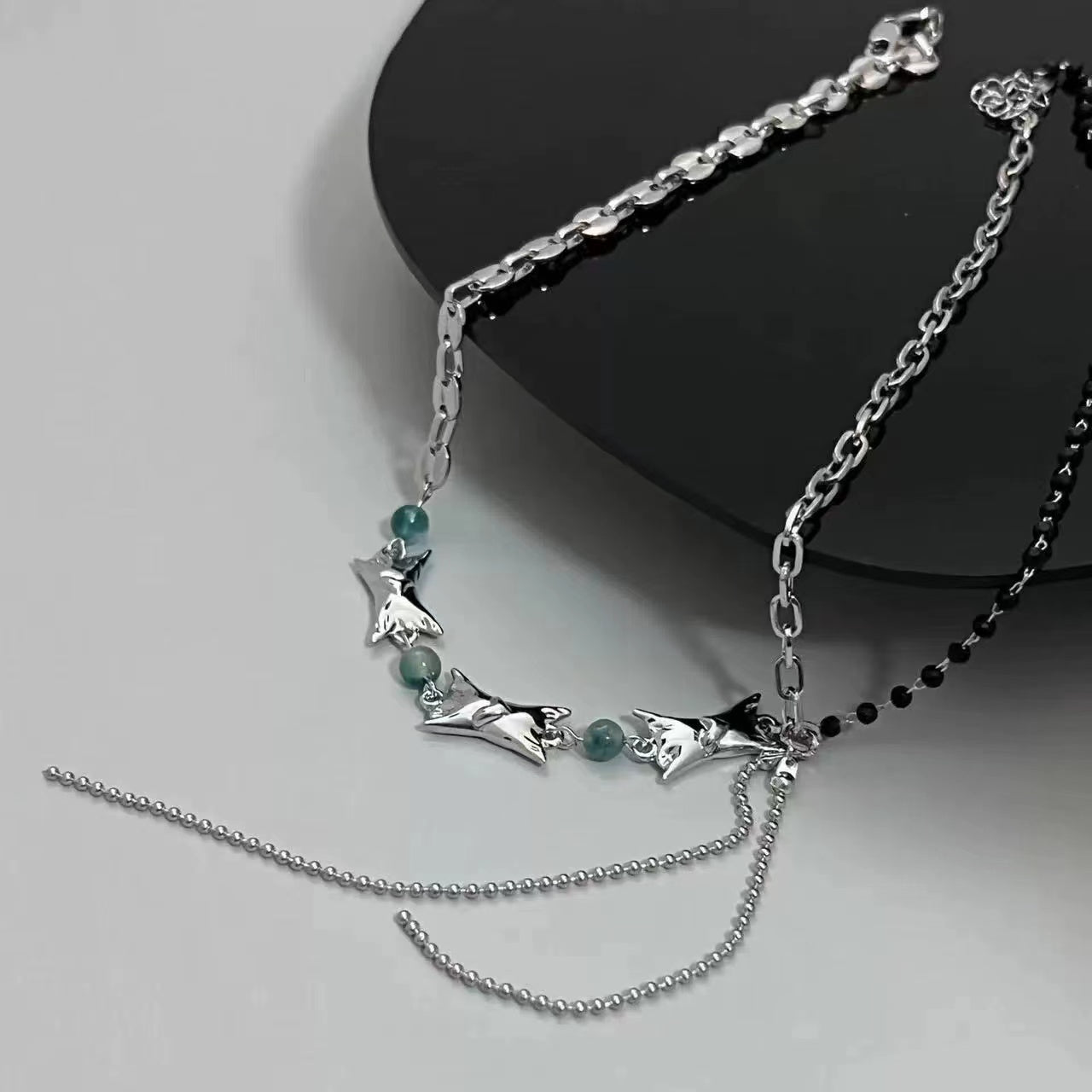 Green stone inlaid beads silver clavicle chain