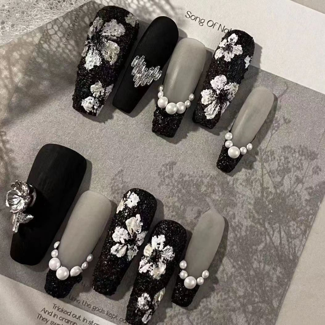 High-end luxury fake nails finished small fragrance style flash French with diamonds