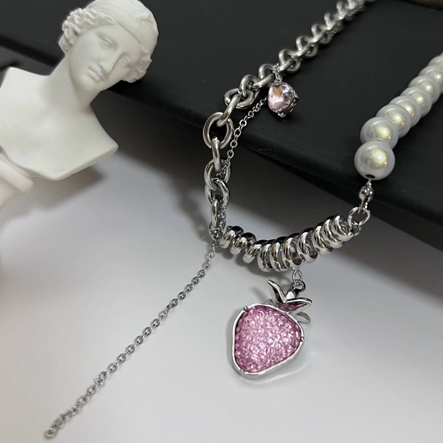 Pearl strawberry love patchwork necklace