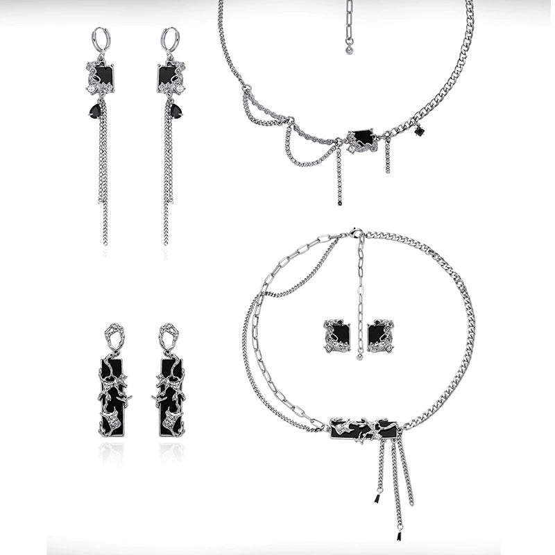 New Chinese black astral series necklace female niche design personality wind tide literary retro cold wind collarbone chain