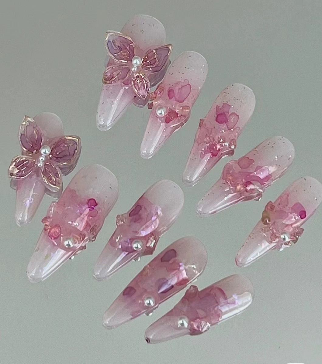 Hand customized nails