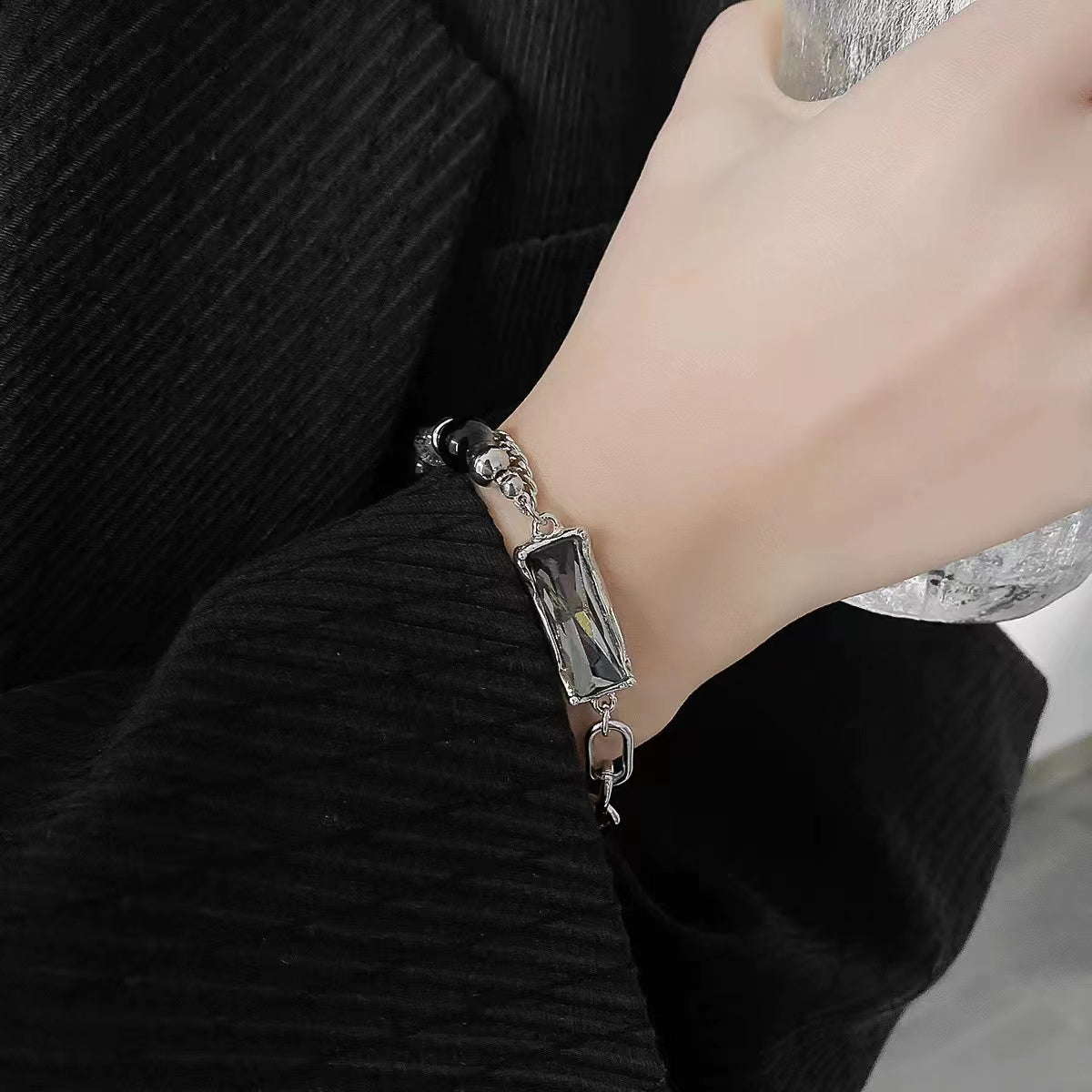 Niche design beads burst cat's eye stone light luxury tide cool spicy senior sense