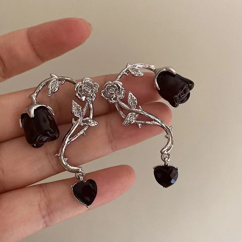 Night under the manor French vintage metal cold wind black rose love earrings