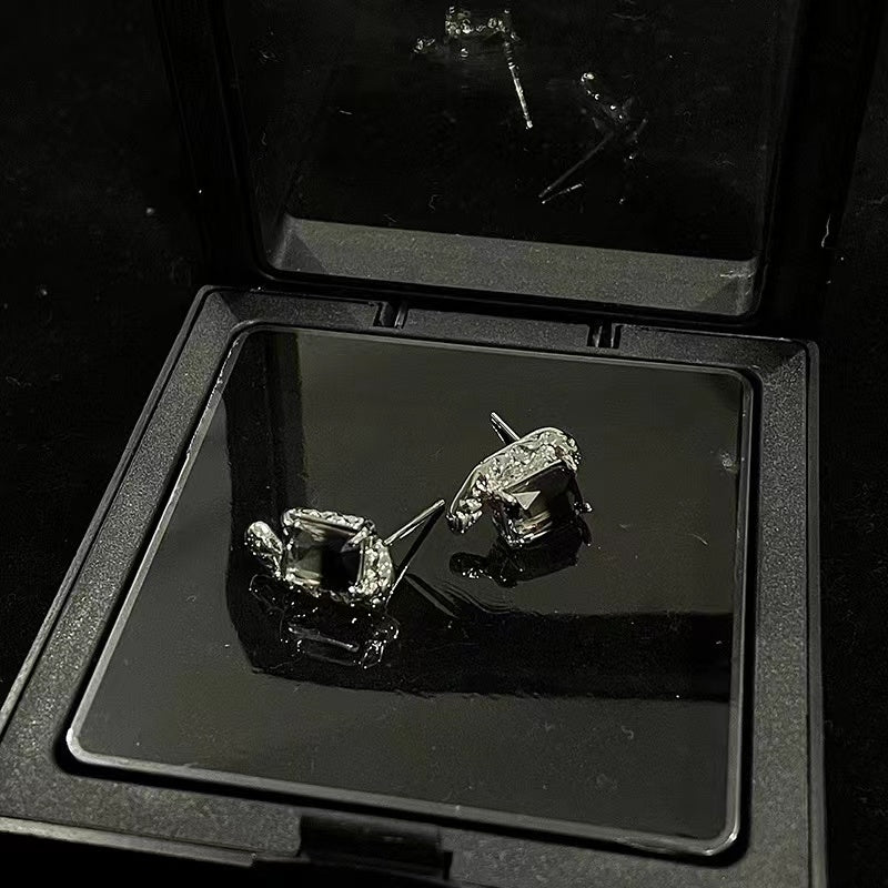 Niche design jewelry set ins dark style open ring senior sense of black zircon necklace French earrings