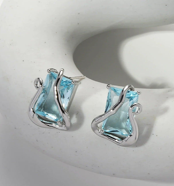 Blue glass series necklace female wholesale niche design new Chinese senior sense of fresh sweet cool wind collarbone chain jewelry