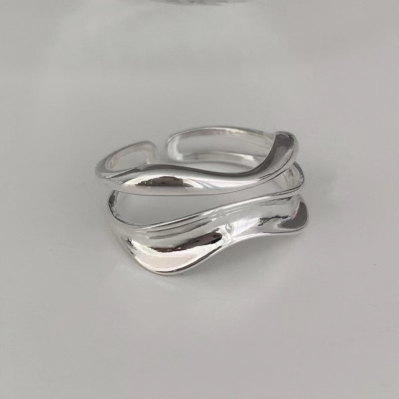 Vintage and sophisticated zirconia metal ring