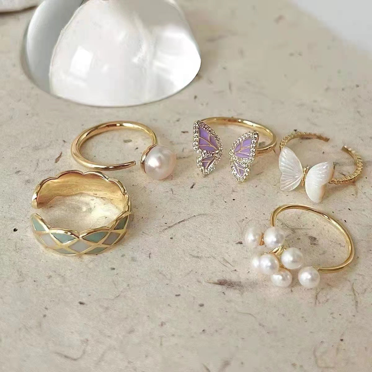Butterfly unique finger ring pearl bow Hepburn style ring
