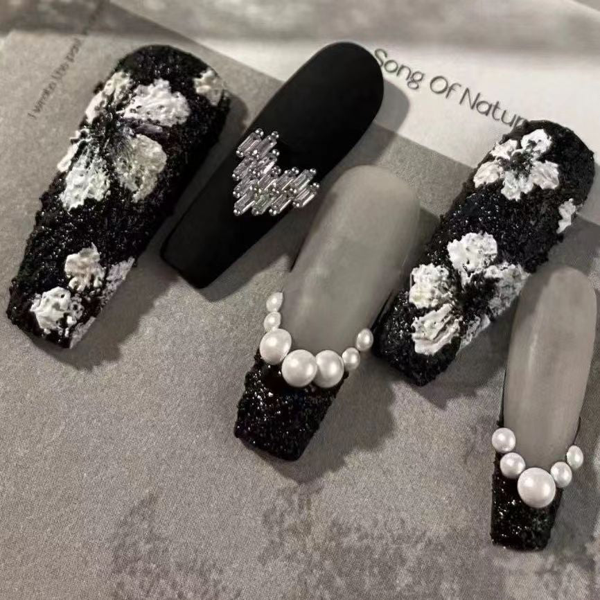 High-end luxury fake nails finished small fragrance style flash French with diamonds