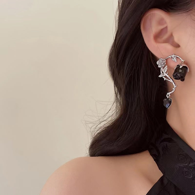 Night under the manor French vintage metal cold wind black rose love earrings
