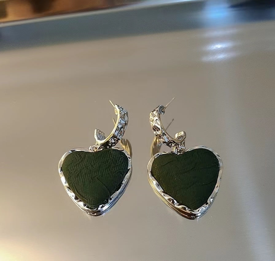 French high-grade pleated fabric art love metal earrings