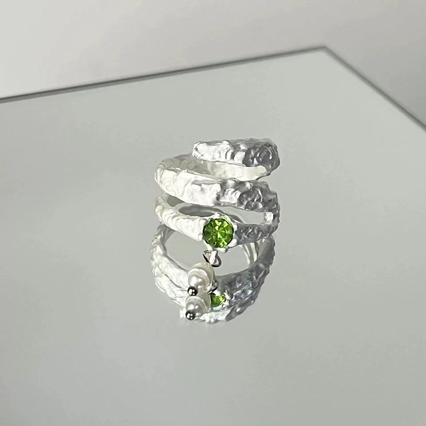 Green rhinestone tassel chain pearl pendant ring