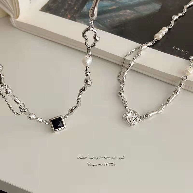 Temperament beaded necklace with collarbone chain
