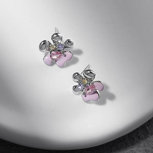 Original design, pink metal flower splicing earrings, give you a small red flower, versatile commuting, high sense earrings