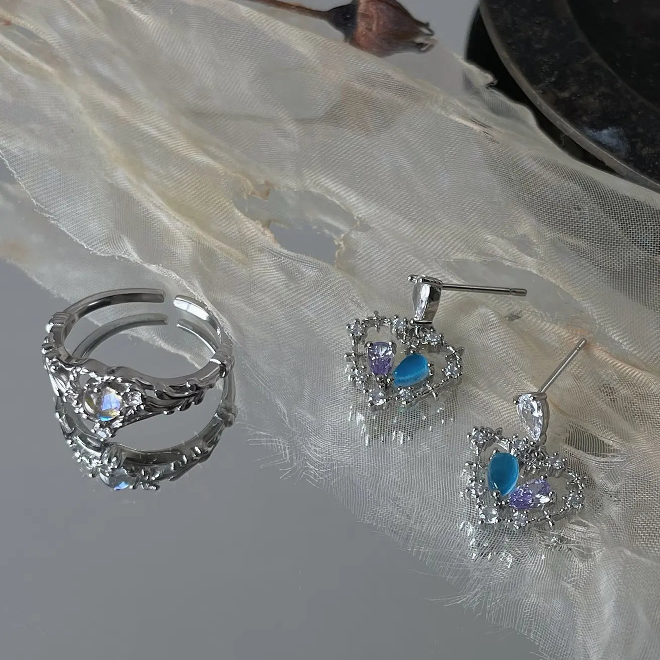 Blue cat's eye stone slightly inlaid with zircon love earrings, delicate and high-grade, 925 silver needle, simple water drop design, female