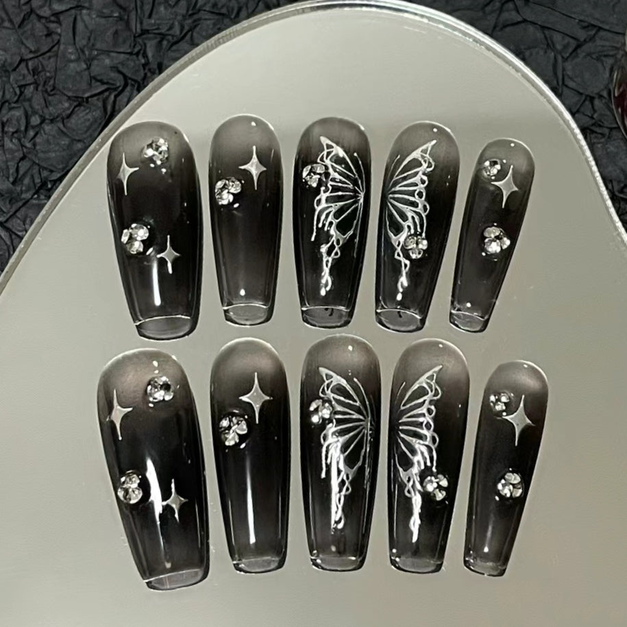 Hand wear nails in autumn and winter to show white and dark Millennium Spicy Girls nail stickers, long nail stickers, advanced halo dye phototherapy nails