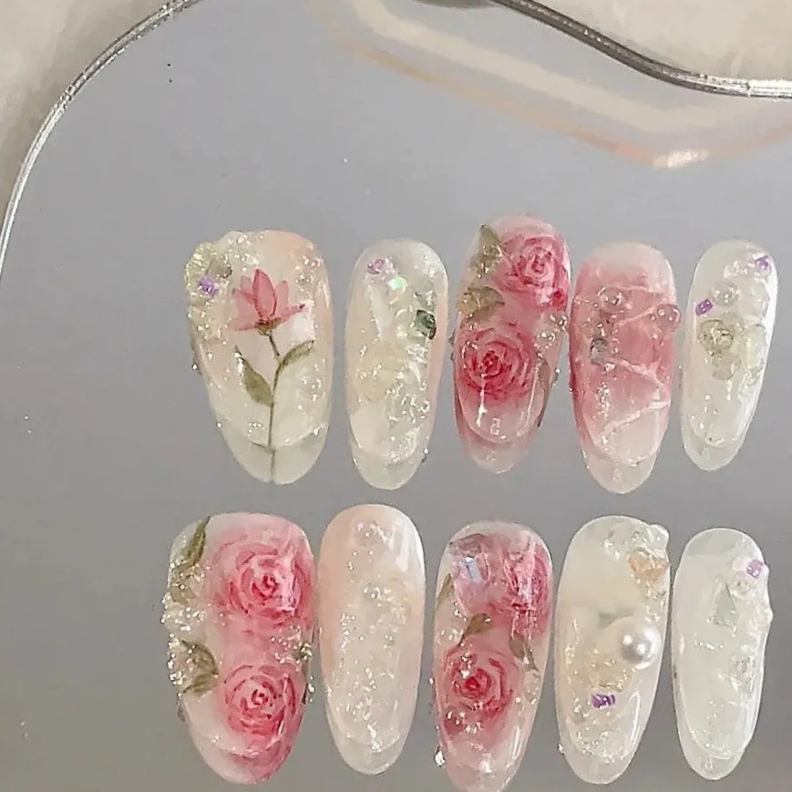 Hand-painted roses, handmade customized manicure patches, elegant and white, detachable and wearable manicure products