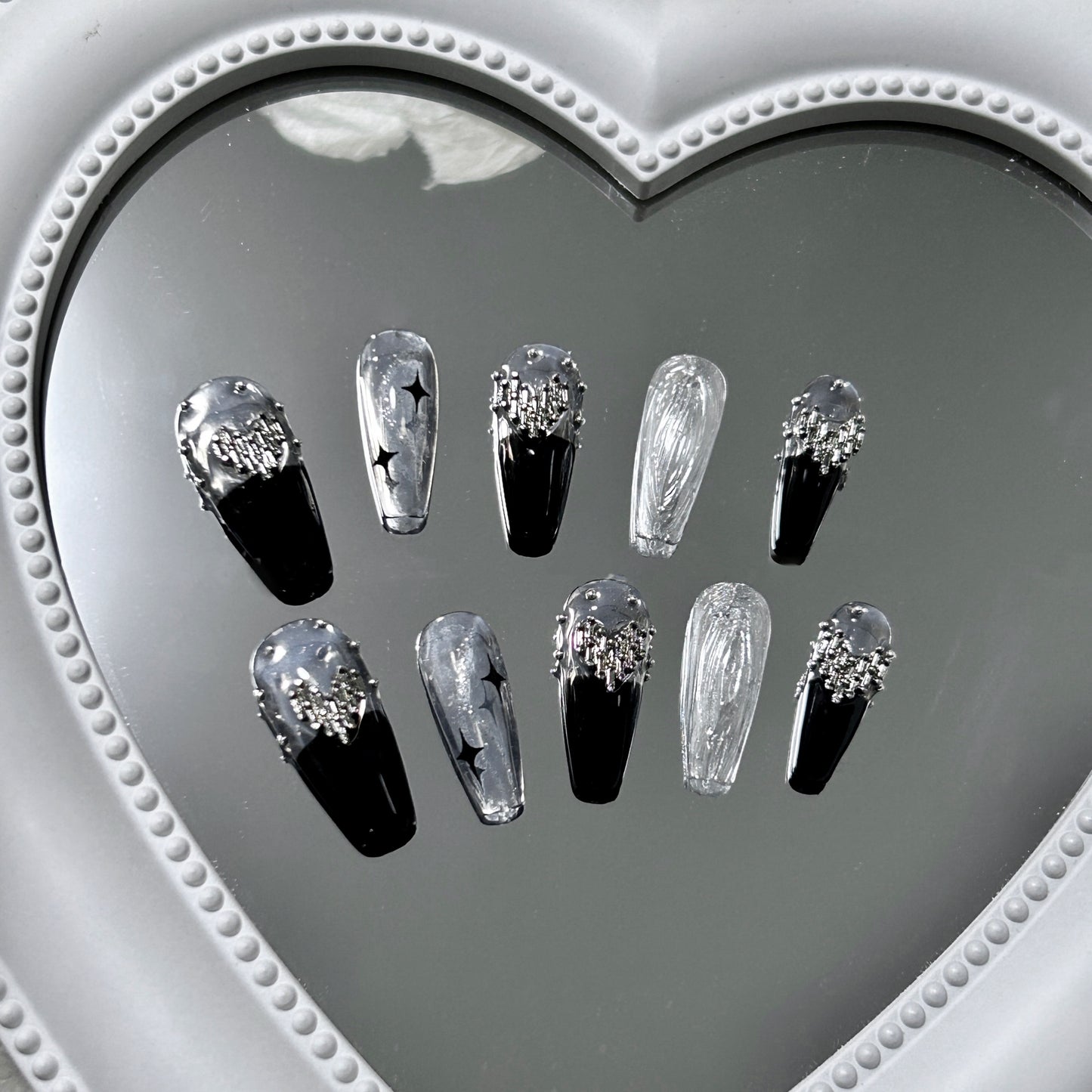 Advanced feeling full of metal, dark punk style, Croix heart, hot girl nail enhancement, white, pure handmade wear