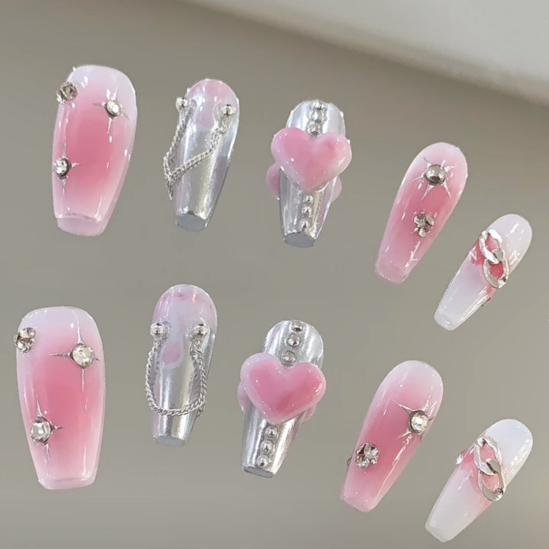 Wear finished nail enhancement patches, customize fake nails by hand, and pay attention to the autumn red color of advanced nails