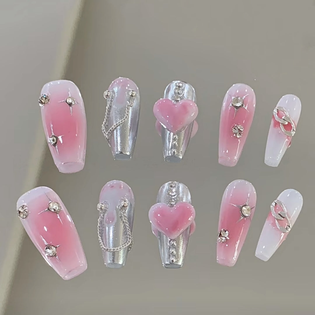 Wear finished nail enhancement patches, customize fake nails by hand, and pay attention to the autumn red color of advanced nails