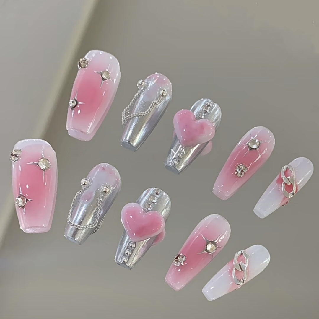 Wear finished nail enhancement patches, customize fake nails by hand, and pay attention to the autumn red color of advanced nails