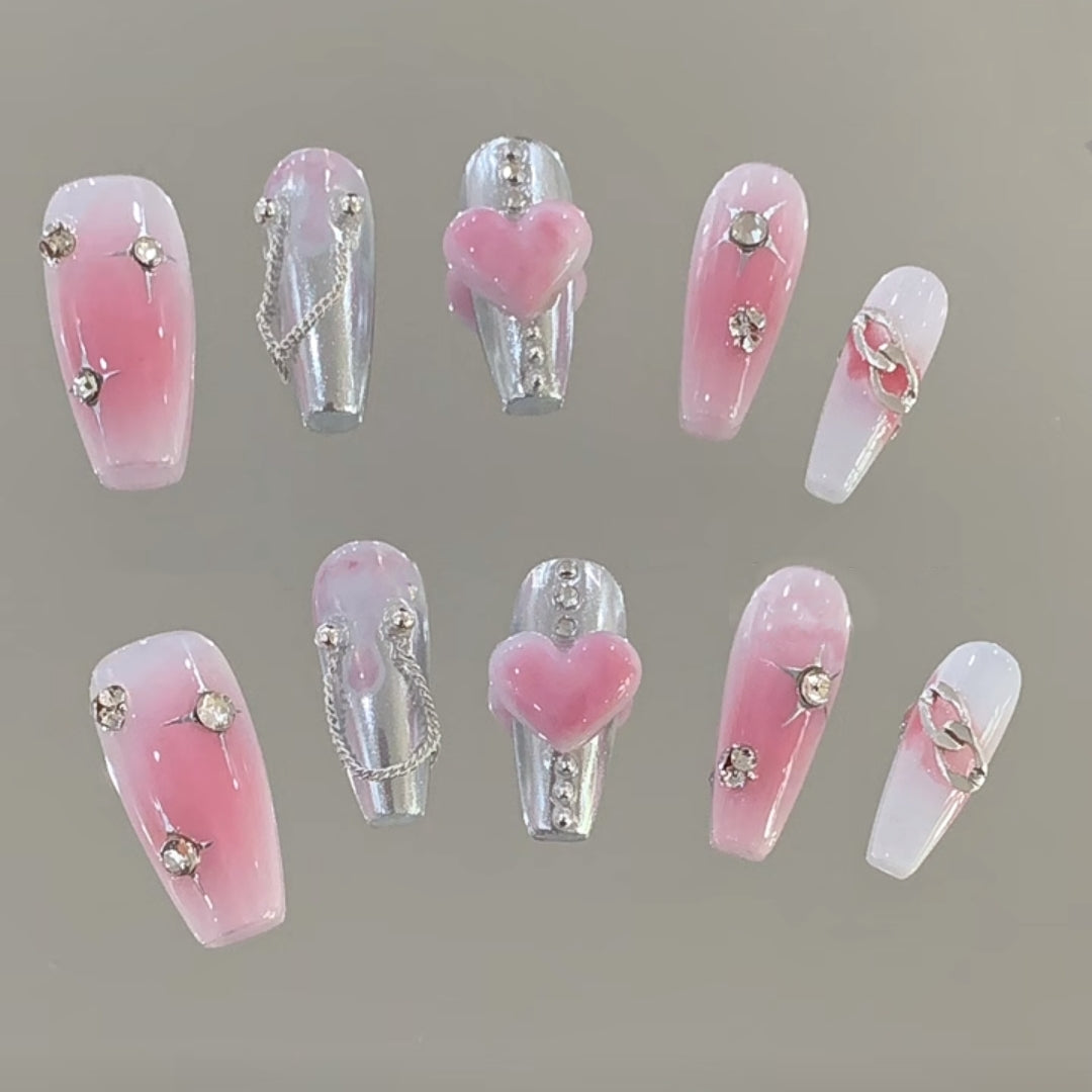 Wear finished nail enhancement patches, customize fake nails by hand, and pay attention to the autumn red color of advanced nails