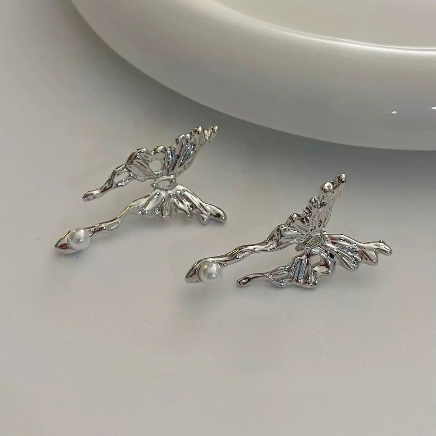 Dark wind deconstructed butterfly earrings pearl teardrop design sweet cool girl temperament personality spice earrings earrings
