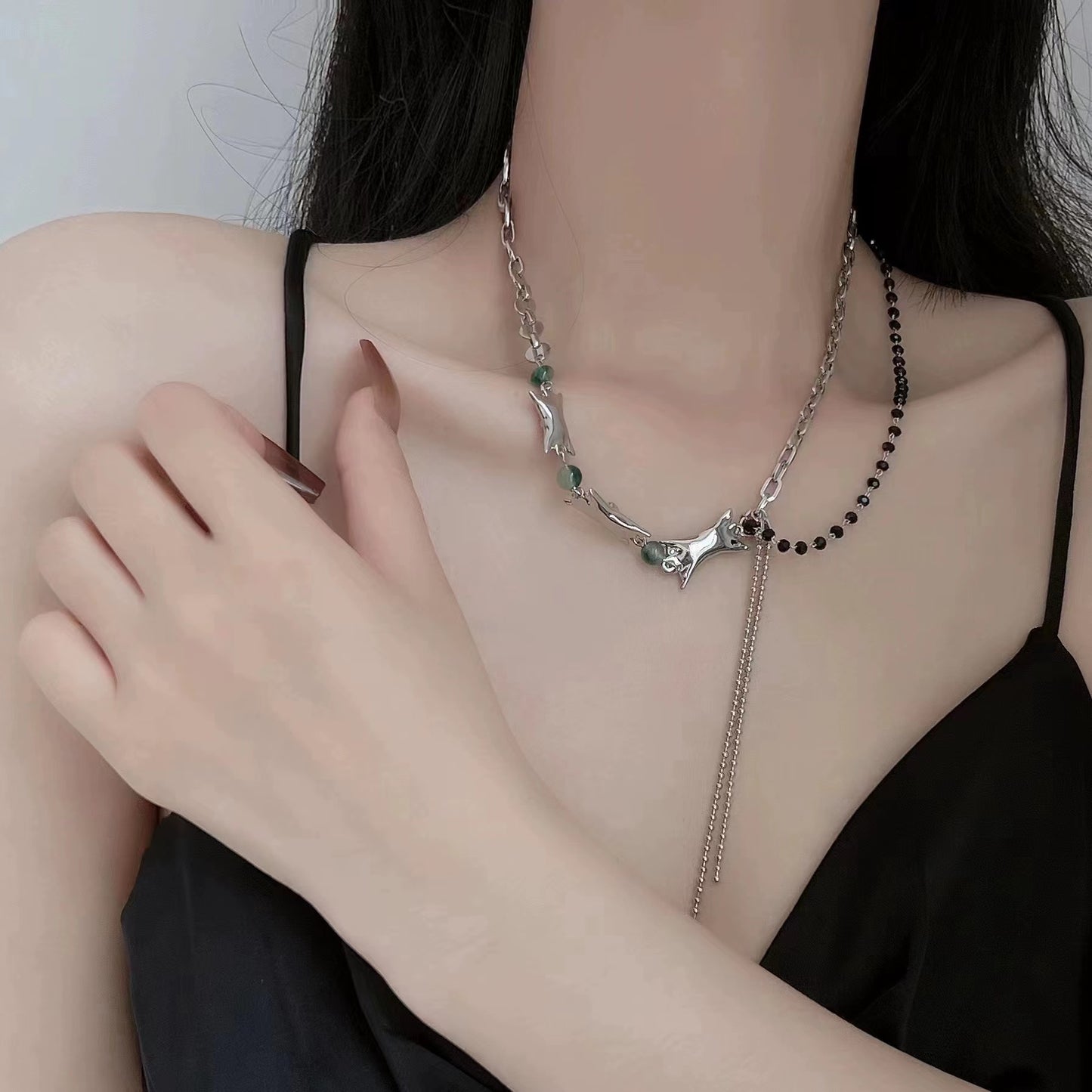 Green stone inlaid beads silver clavicle chain