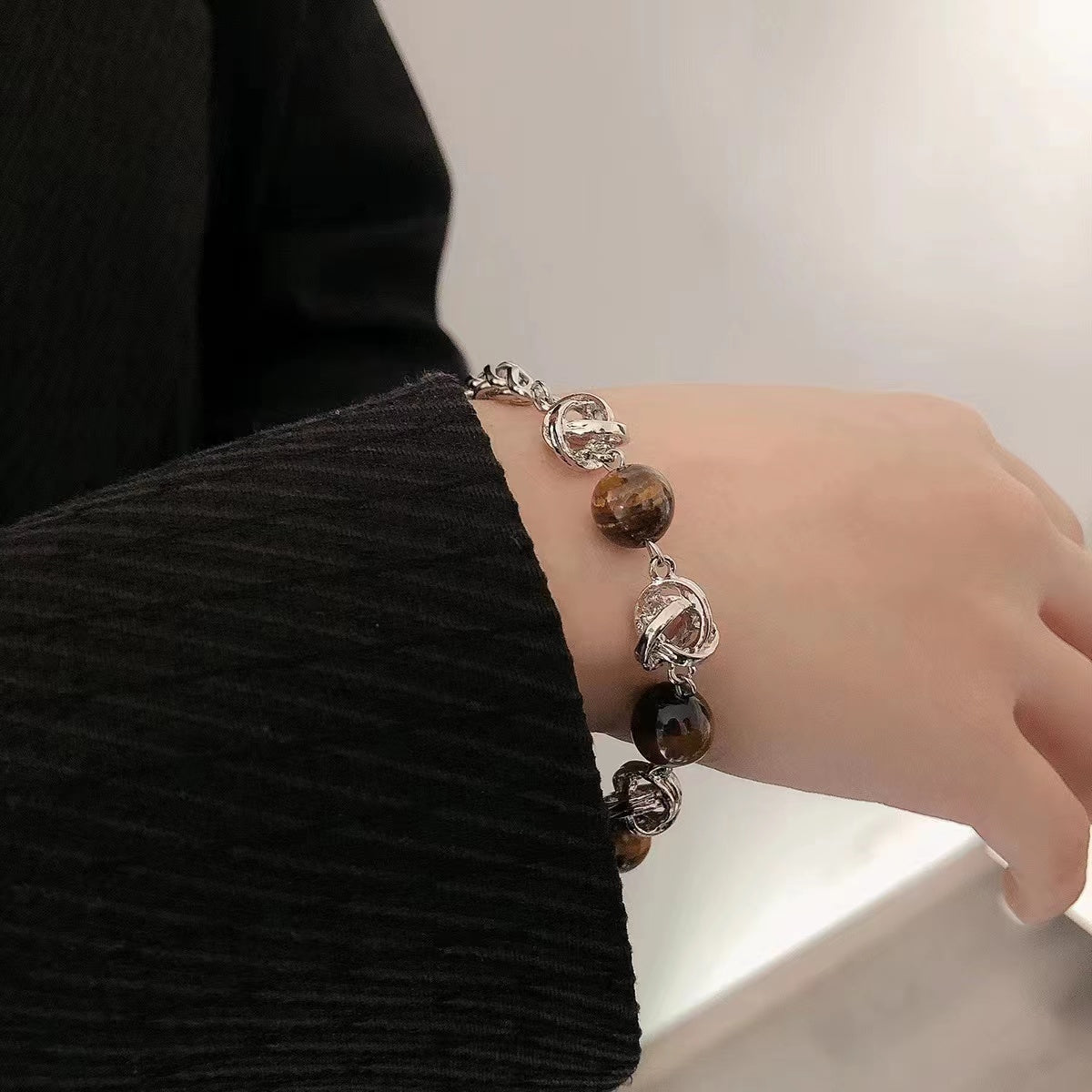 Niche design beads burst cat's eye stone light luxury tide cool spicy senior sense