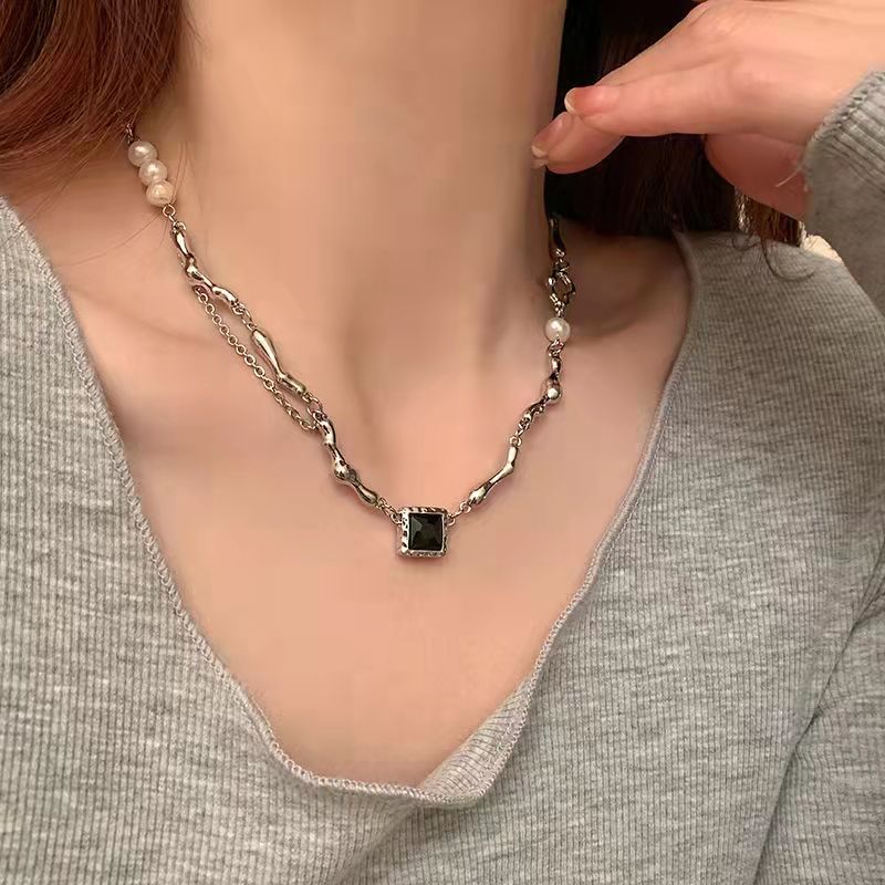 Temperament beaded necklace with collarbone chain