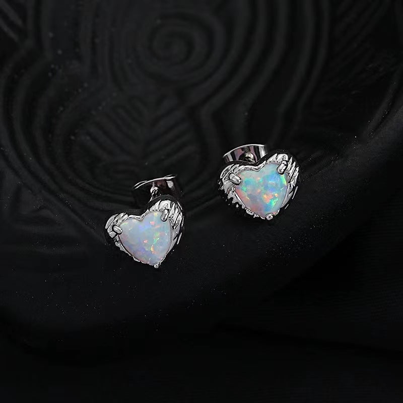 Love heart necklace female ins sweet cool hot girl personality fashion opal stone splicing accessories niche senior sense of collarbone chain