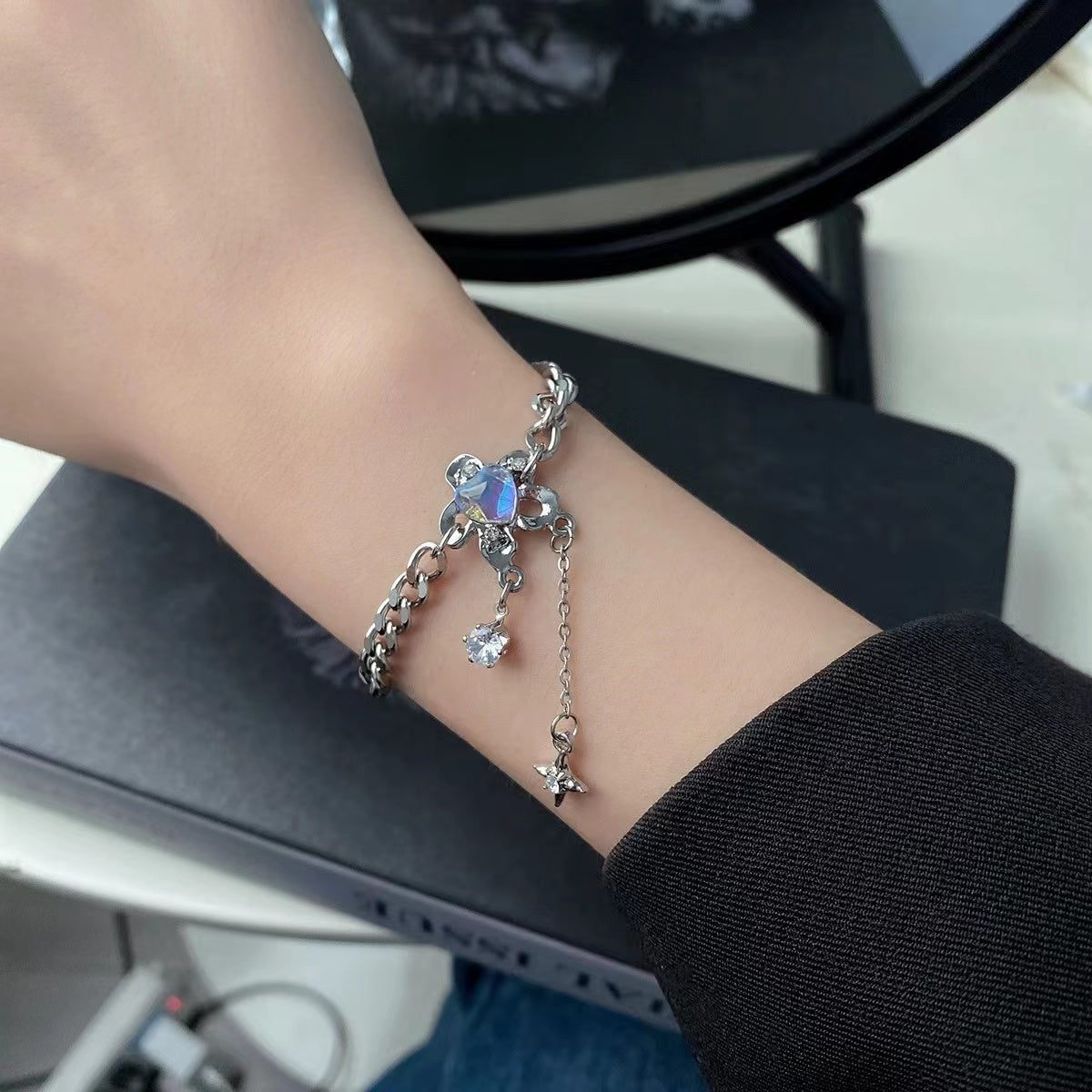 Love flower stitching star mango tassel bracelet female light luxury ins niche design senior sense of sweet cool wind hand jewelry