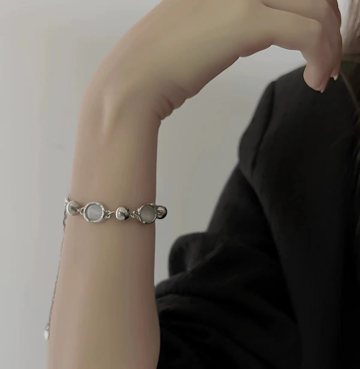 Cat's eye stone patchwork metal bracelet