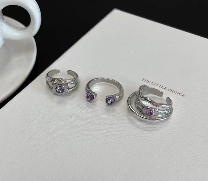 Purple irregular metal small flower diamond ring