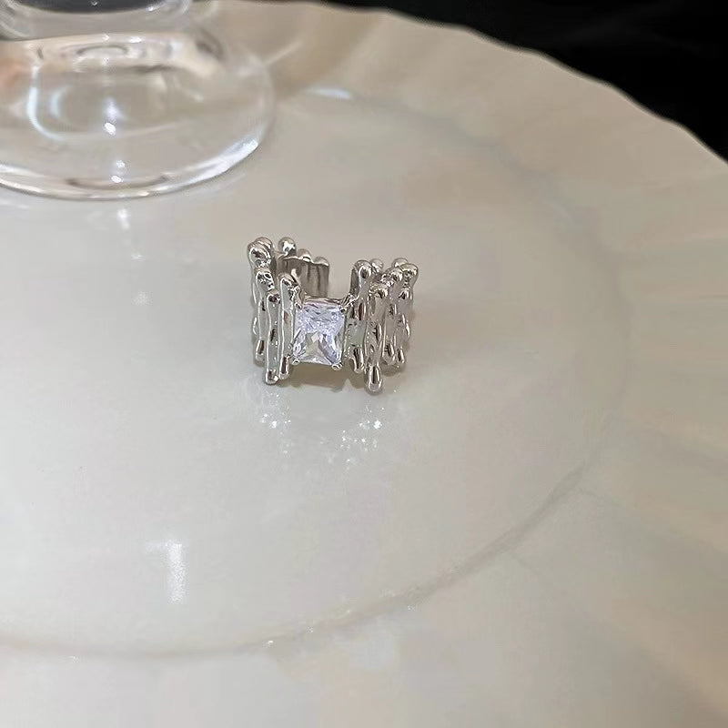 Metallic cold style geometric zirconia pearl ring