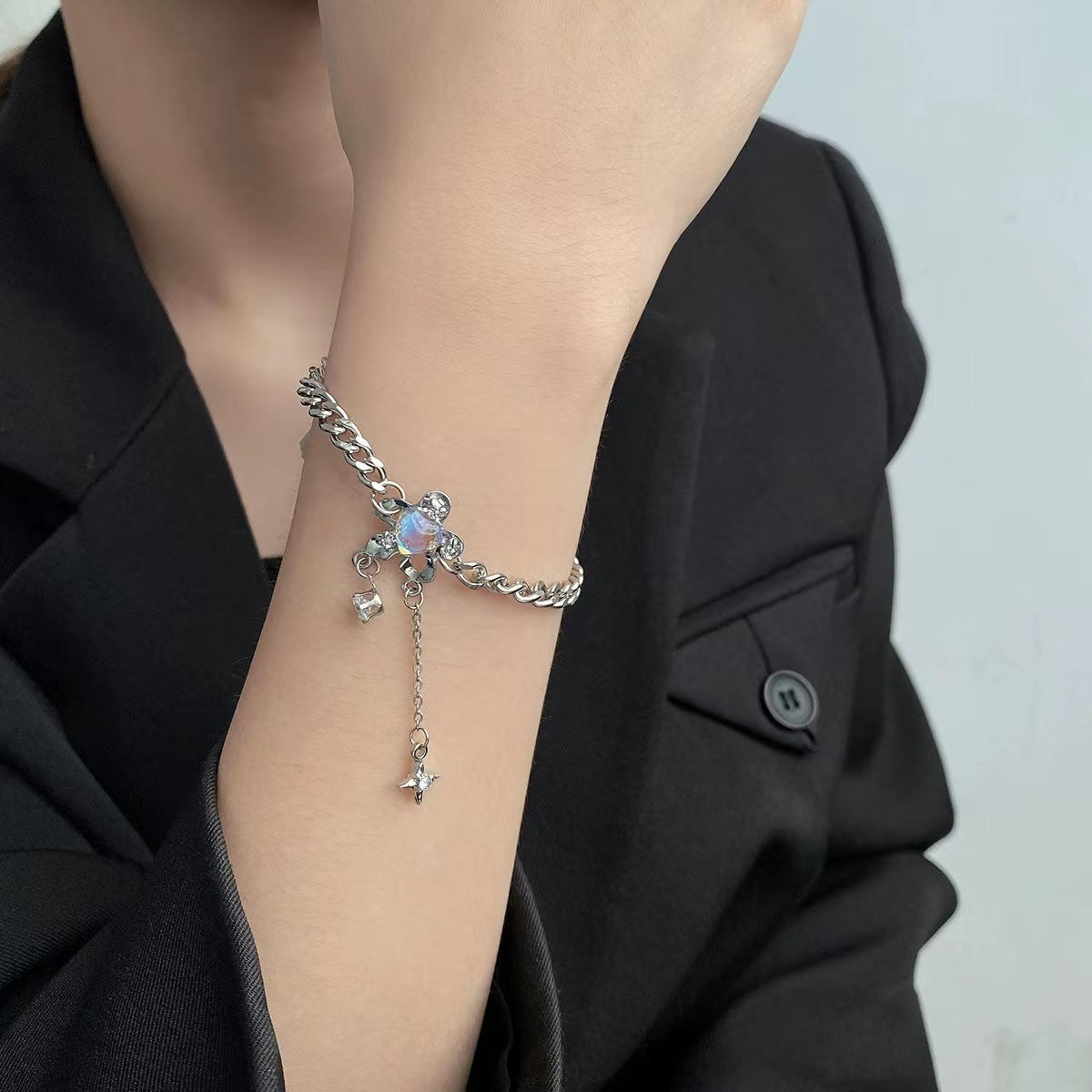 Love flower stitching star mango tassel bracelet female light luxury ins niche design senior sense of sweet cool wind hand jewelry