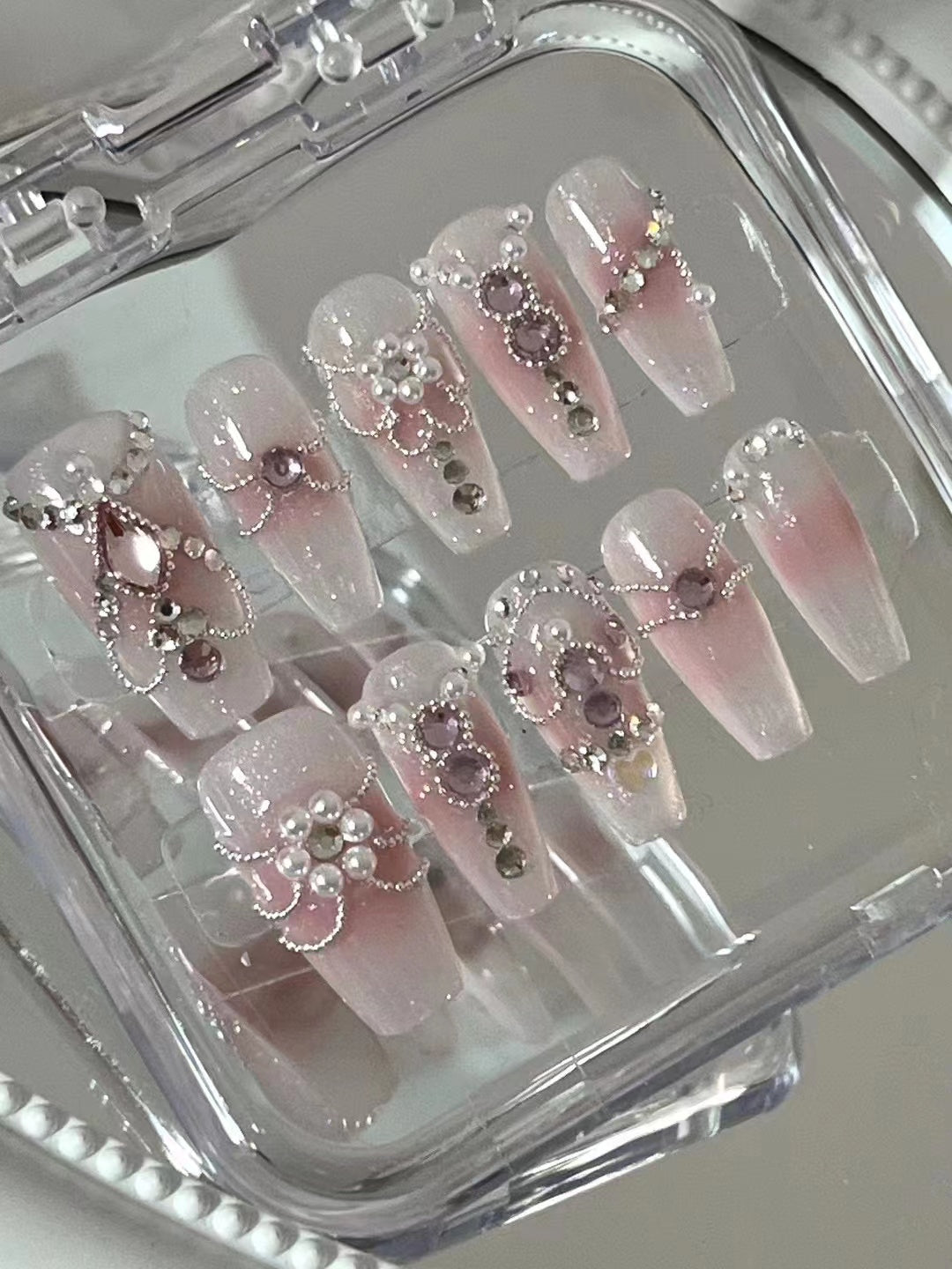 Haute Couture Nails can be privately sent to choose the shape of the nail