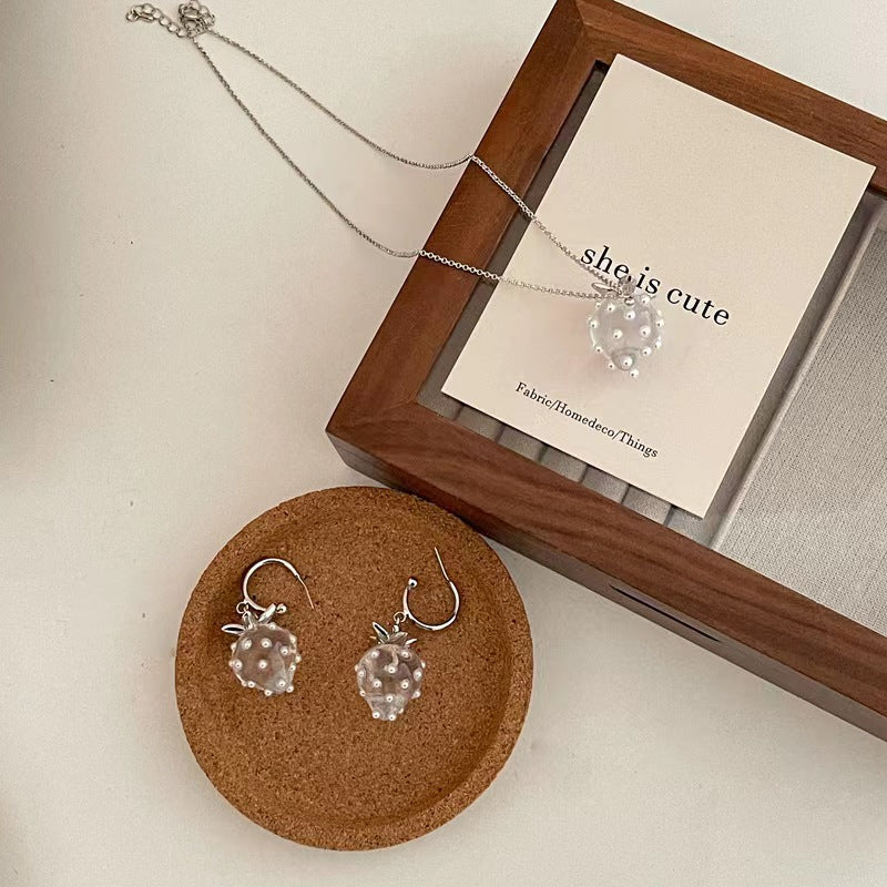 Fruit strawberry earrings clear color pearl mori super fairy niche design earrings