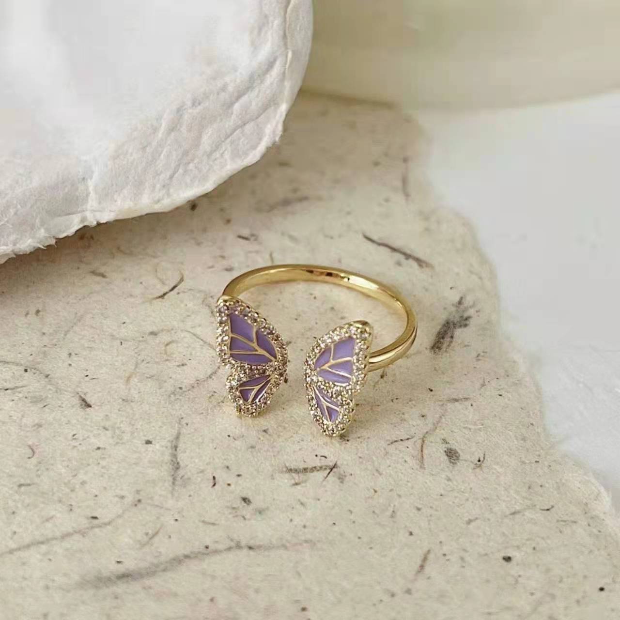 Butterfly unique finger ring pearl bow Hepburn style ring