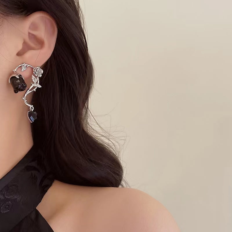 Night under the manor French vintage metal cold wind black rose love earrings