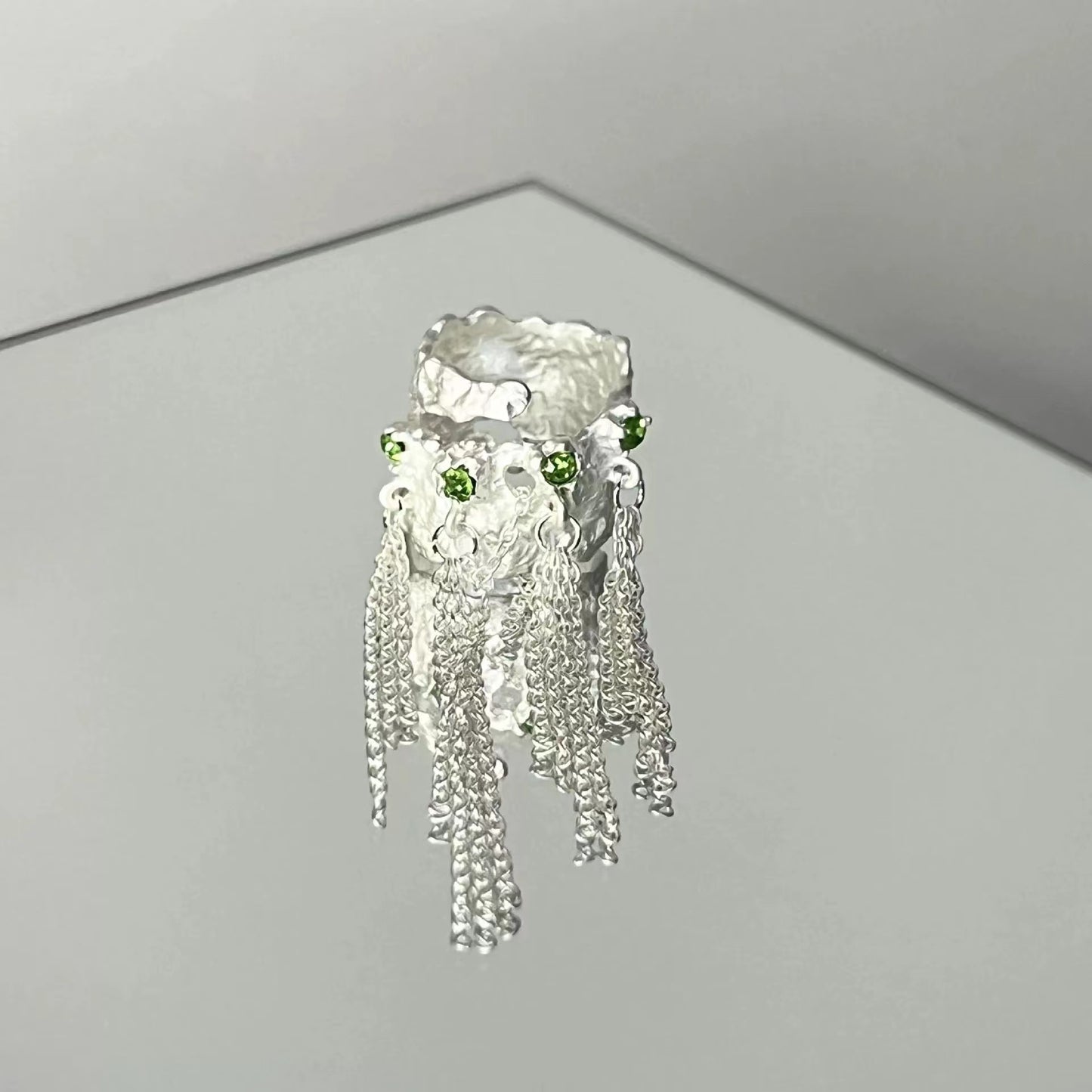 Green rhinestone tassel chain pearl pendant ring