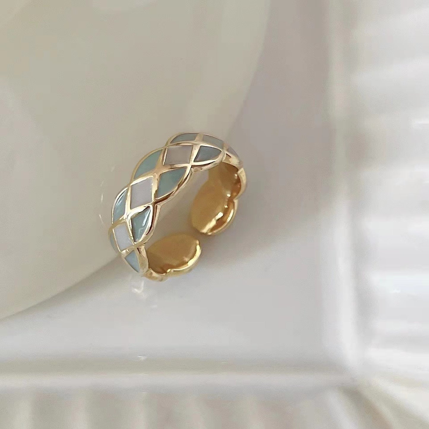 Butterfly unique finger ring pearl bow Hepburn style ring