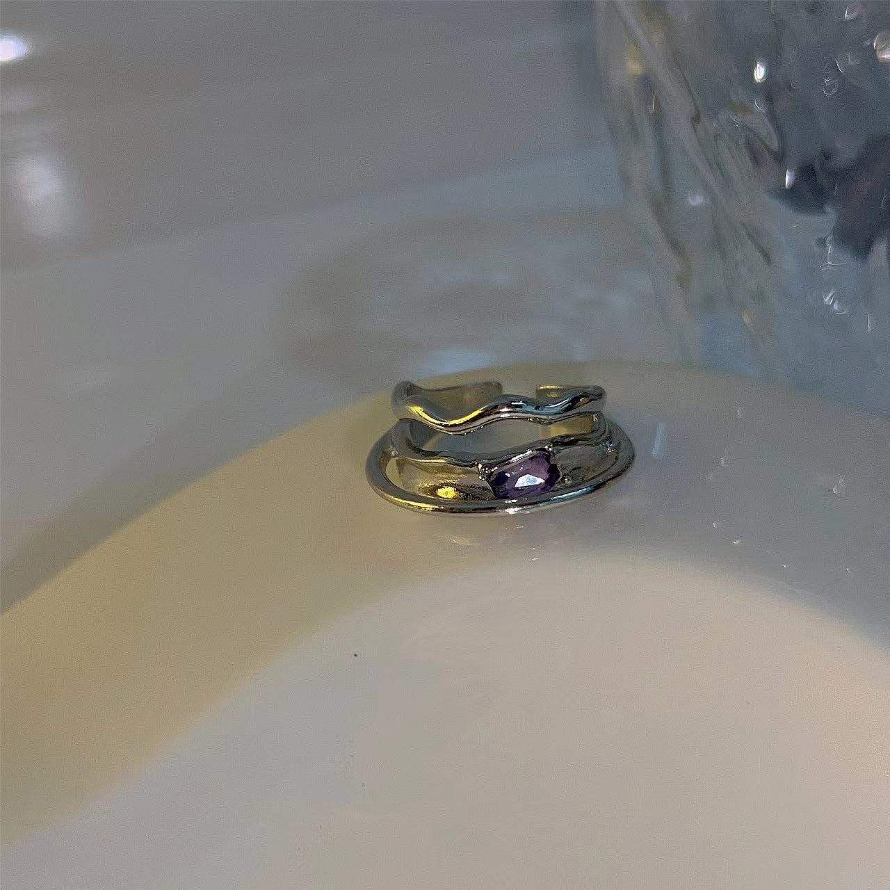 Purple irregular metal small flower diamond ring