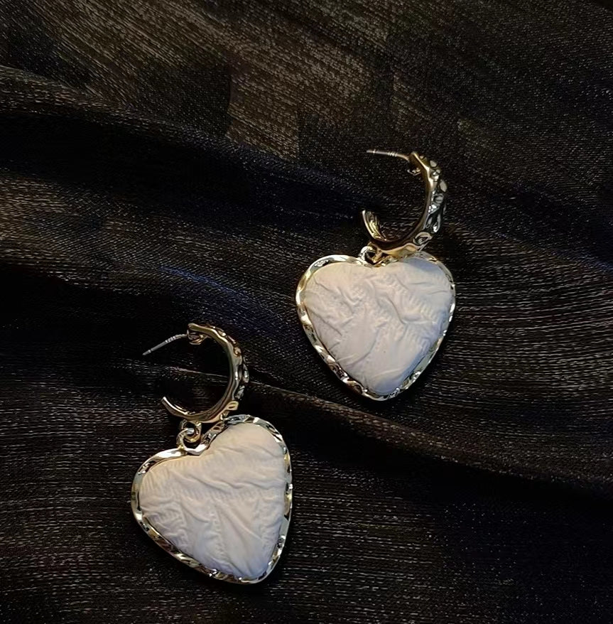 French high-grade pleated fabric art love metal earrings